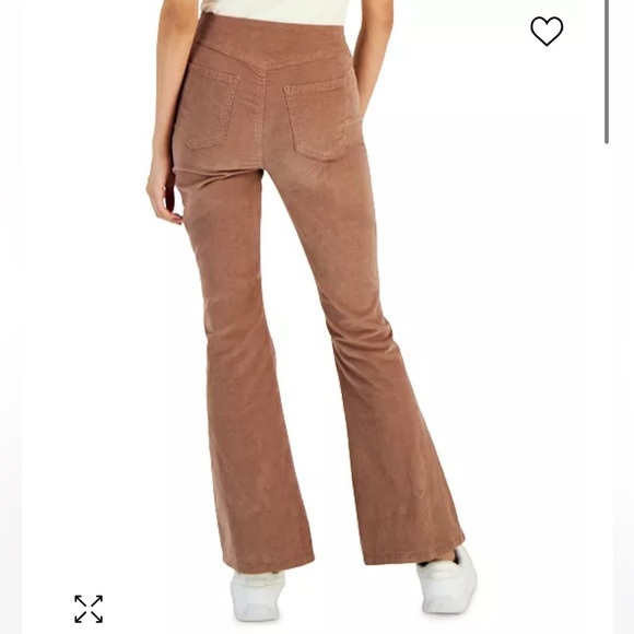 NWT CELEBRITY PINK
Juniors' High-Rise Curvy-Fit Flare-Leg Corduroy Pants - Picture 2 of 15